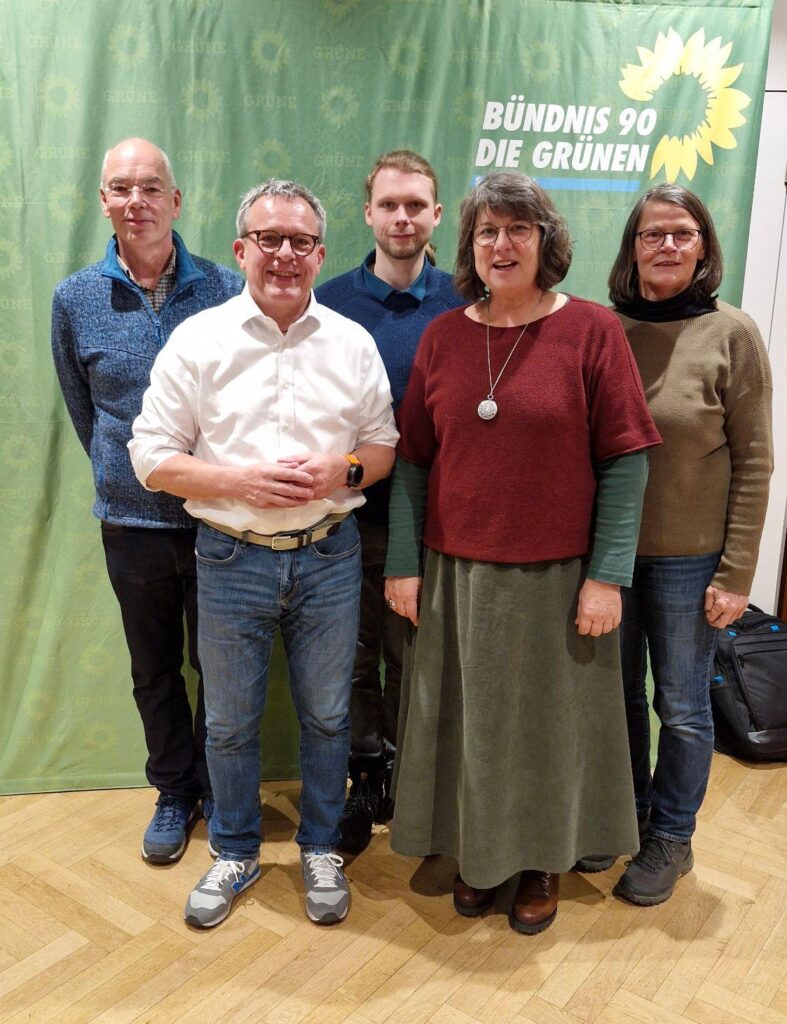 Bezirksdelegiertenkonferenz in Memmingen am 07.12.2024, v.l.n.r.: Wolfgang Schlagenhauf, Bundestagskandidat Helmut Schmidt (Wahlkreis 252), Bundestagskandidat Adrian Lund (Wahlkreis 253), Hiltrud Casper, Monika Gebhard