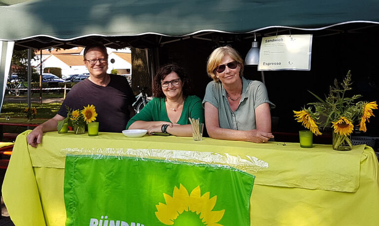 Sandwiches und Espresso auf Pfuhler Dorffest